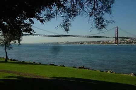 Between Lisbon And Διαμέρισμα